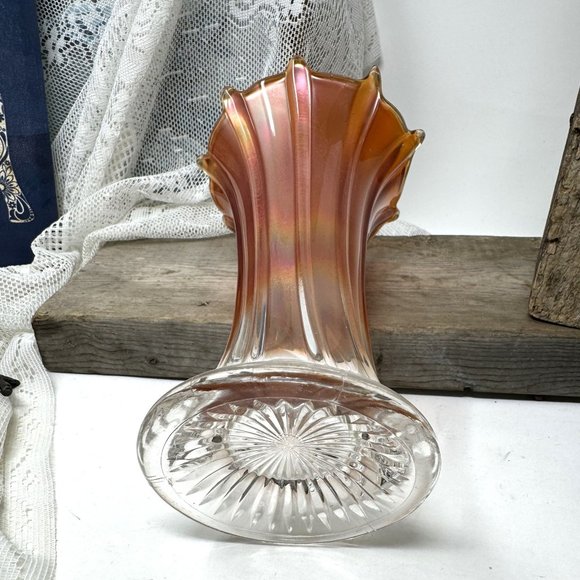 Vintage Carnival Vase 8" Tall excellent Condition - Picture 6 of 8